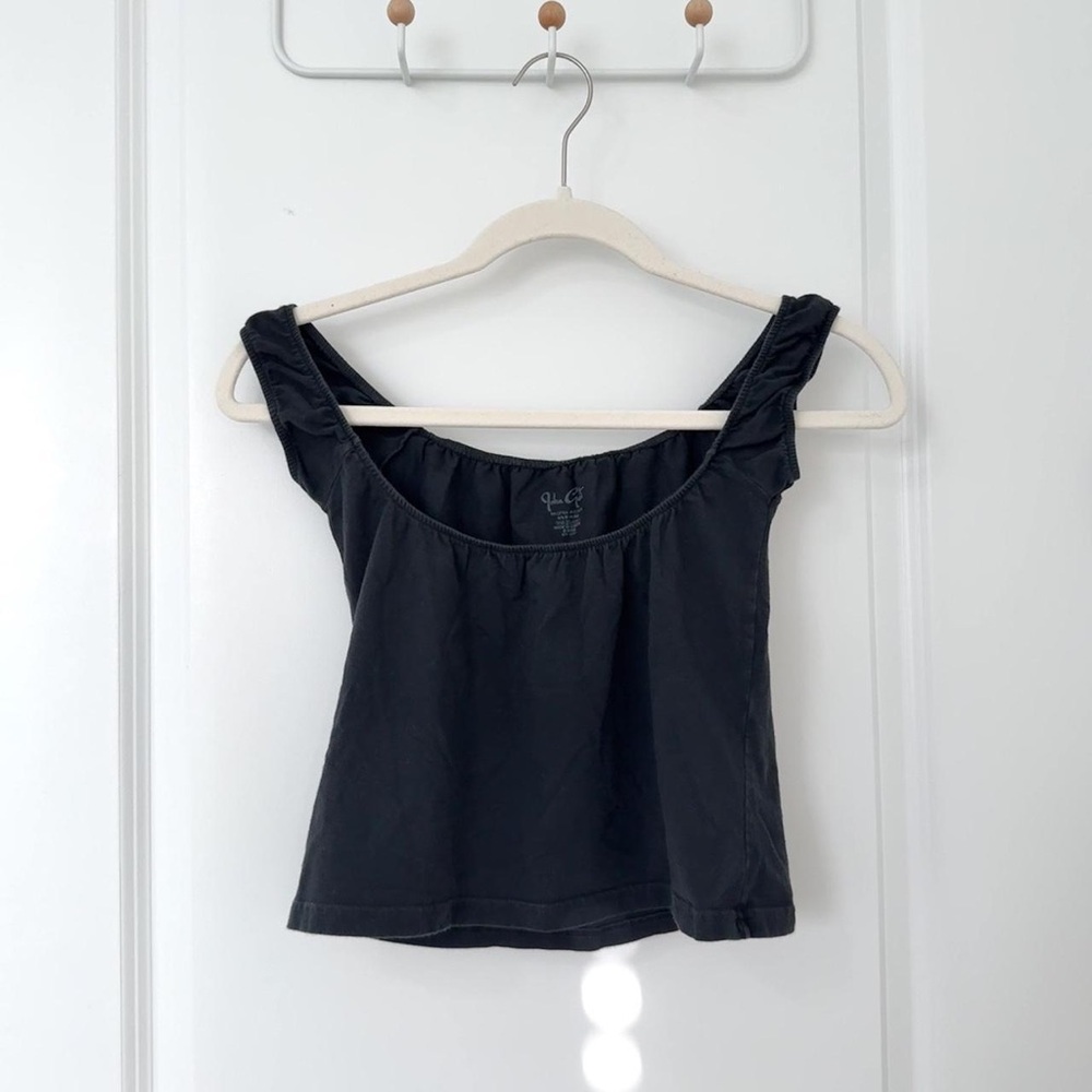 Classic Black Scoop Neck Crop Tank Top